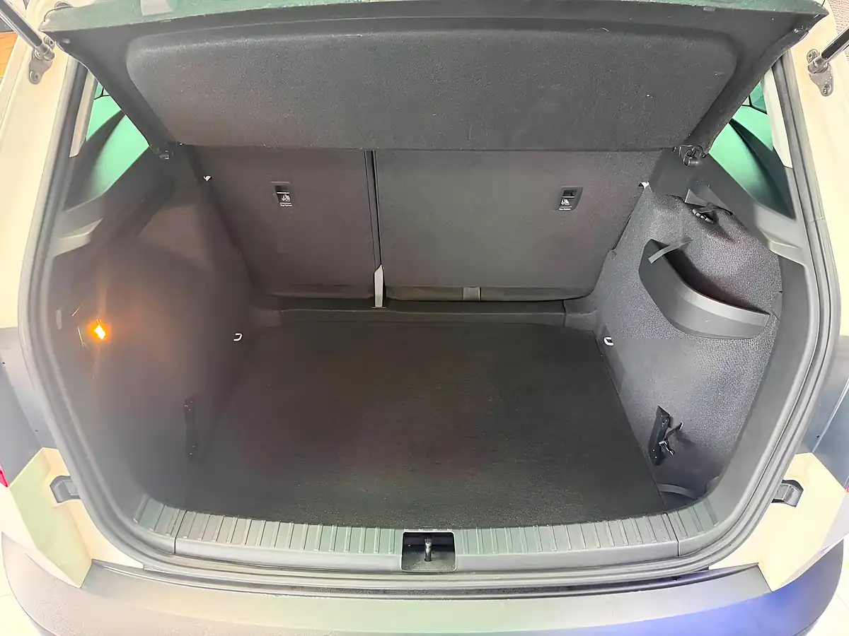Used 2018 Skoda Karoq Se Technology White - Interior and Exterior details 20