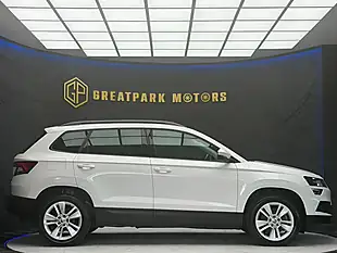 Used 2018 Skoda Karoq Se Technology White - Interior and Exterior details 4