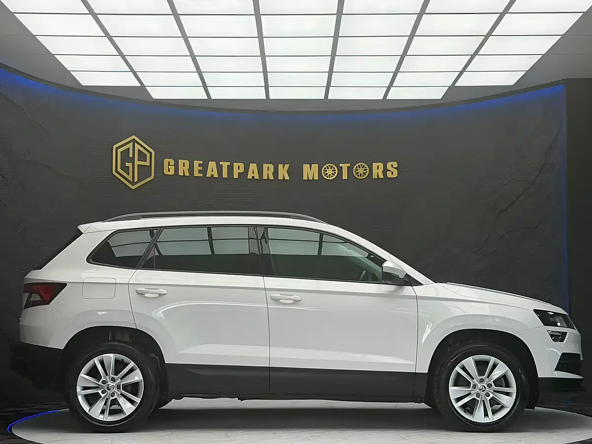 Used 2018 Skoda Karoq Se Technology White - Interior and Exterior details 4