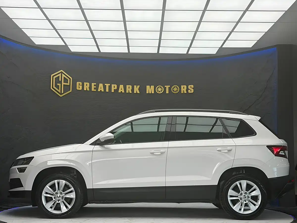 Used 2018 Skoda Karoq Se Technology White - Interior and Exterior details 8