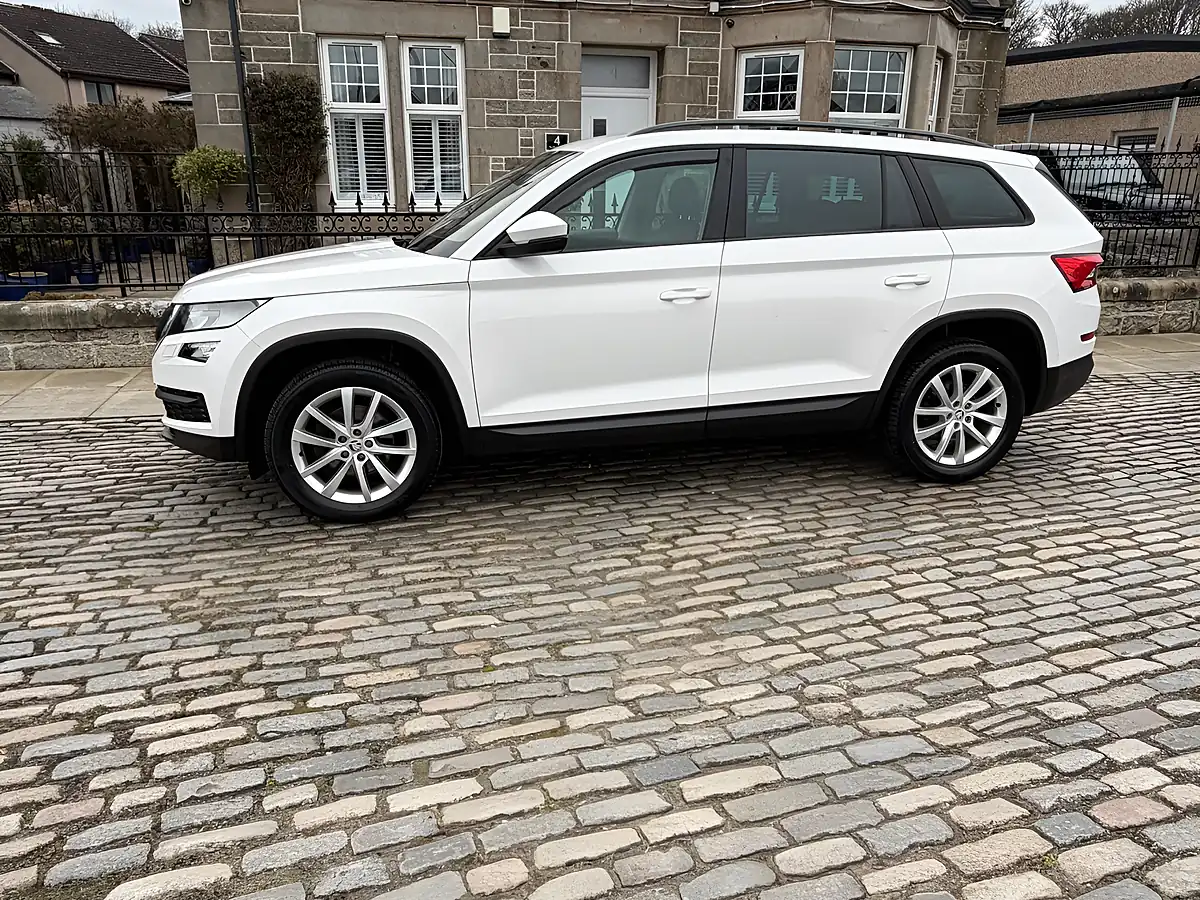 Used 2018 Skoda Kodiaq Se White - Interior and Exterior details 12
