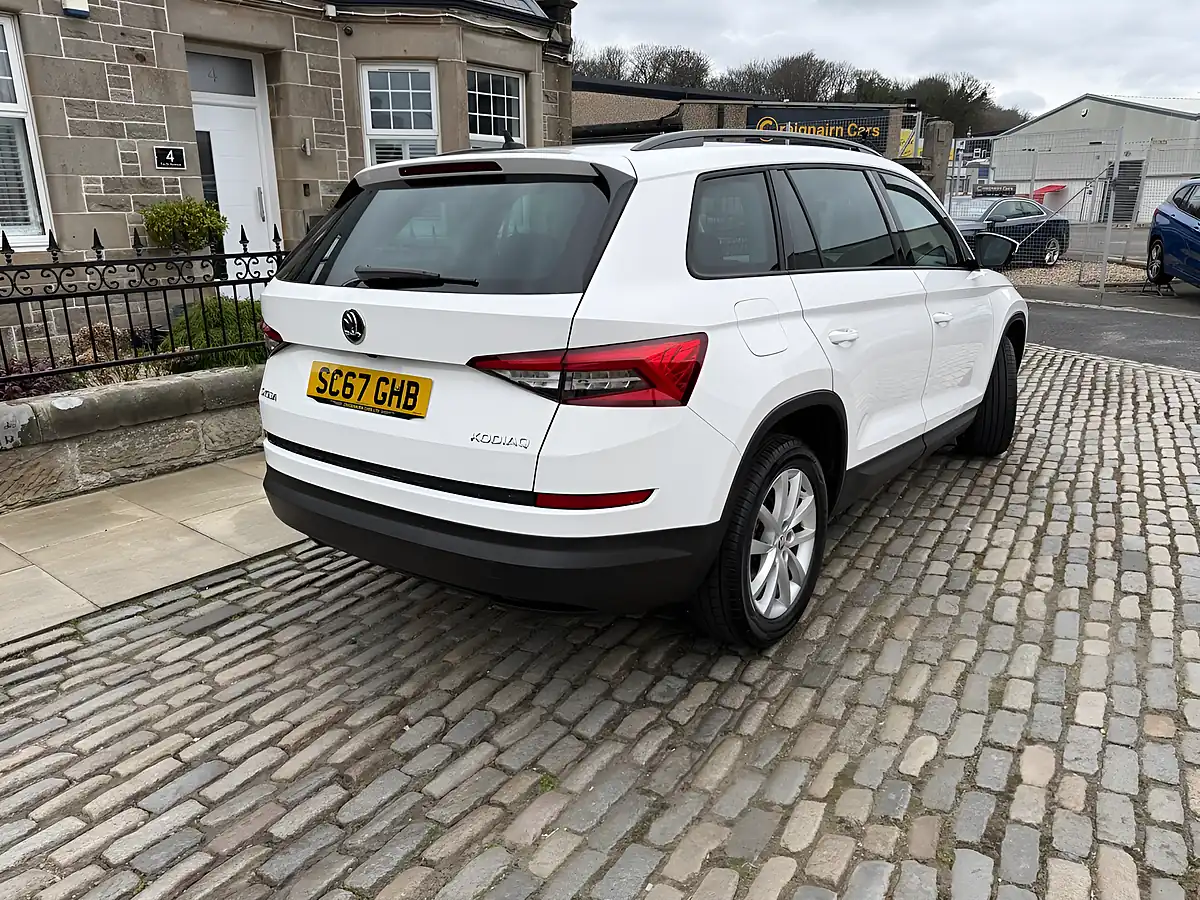Used 2018 Skoda Kodiaq Se White - Interior and Exterior details 19