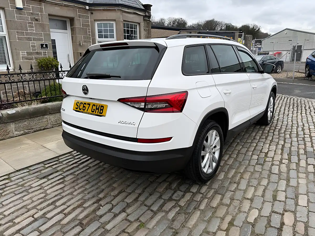 Used 2018 Skoda Kodiaq Se White - Interior and Exterior details 6