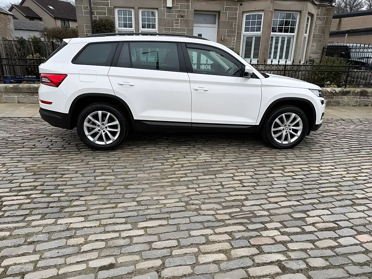 Used 2018 Skoda Kodiaq Se White - Interior and Exterior details 9