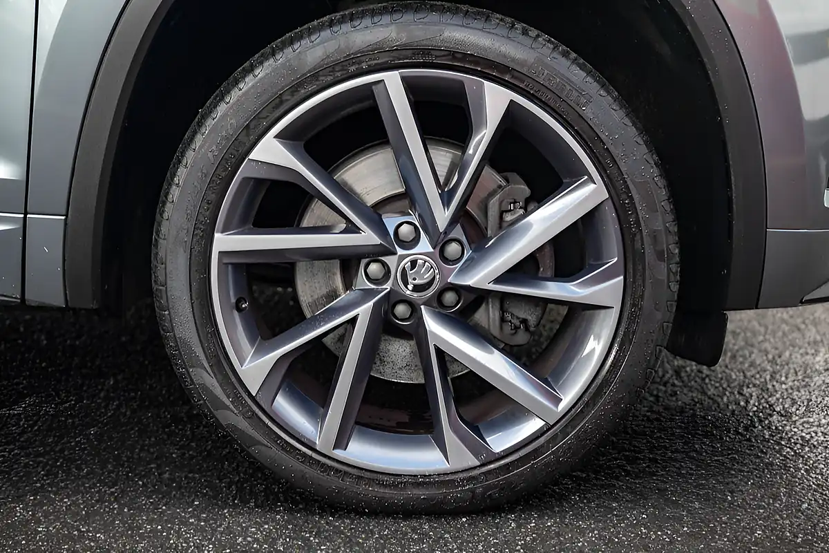 Used 2018 Skoda Kodiaq Sportline Graphite Grey - Interior and Exterior details 11