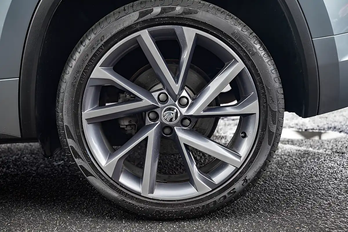 Used 2018 Skoda Kodiaq Sportline Graphite Grey - Interior and Exterior details 13