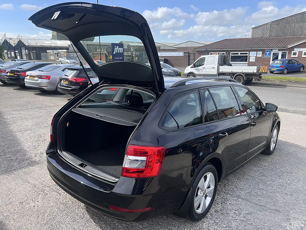 Used 2018 Skoda Octavia S Black Magic Pearl Met - Interior and Exterior details 18
