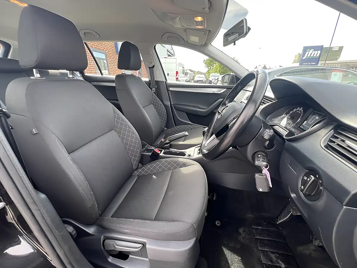 Used 2018 Skoda Octavia S Black Magic Pearl Met - Interior and Exterior details 3