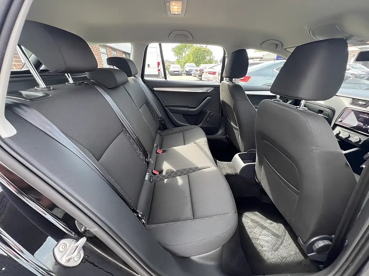 Used 2018 Skoda Octavia S Black Magic Pearl Met - Interior and Exterior details 4