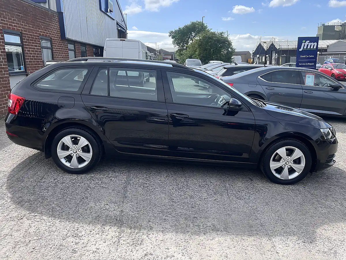 Used 2018 Skoda Octavia S Black Magic Pearl Met - Interior and Exterior details 5