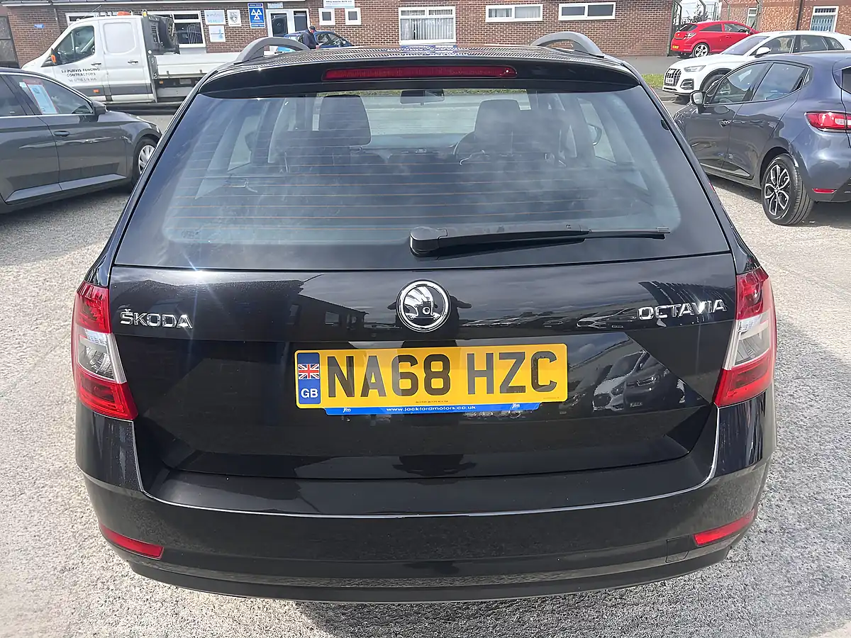 Used 2018 Skoda Octavia S Black Magic Pearl Met - Interior and Exterior details 7