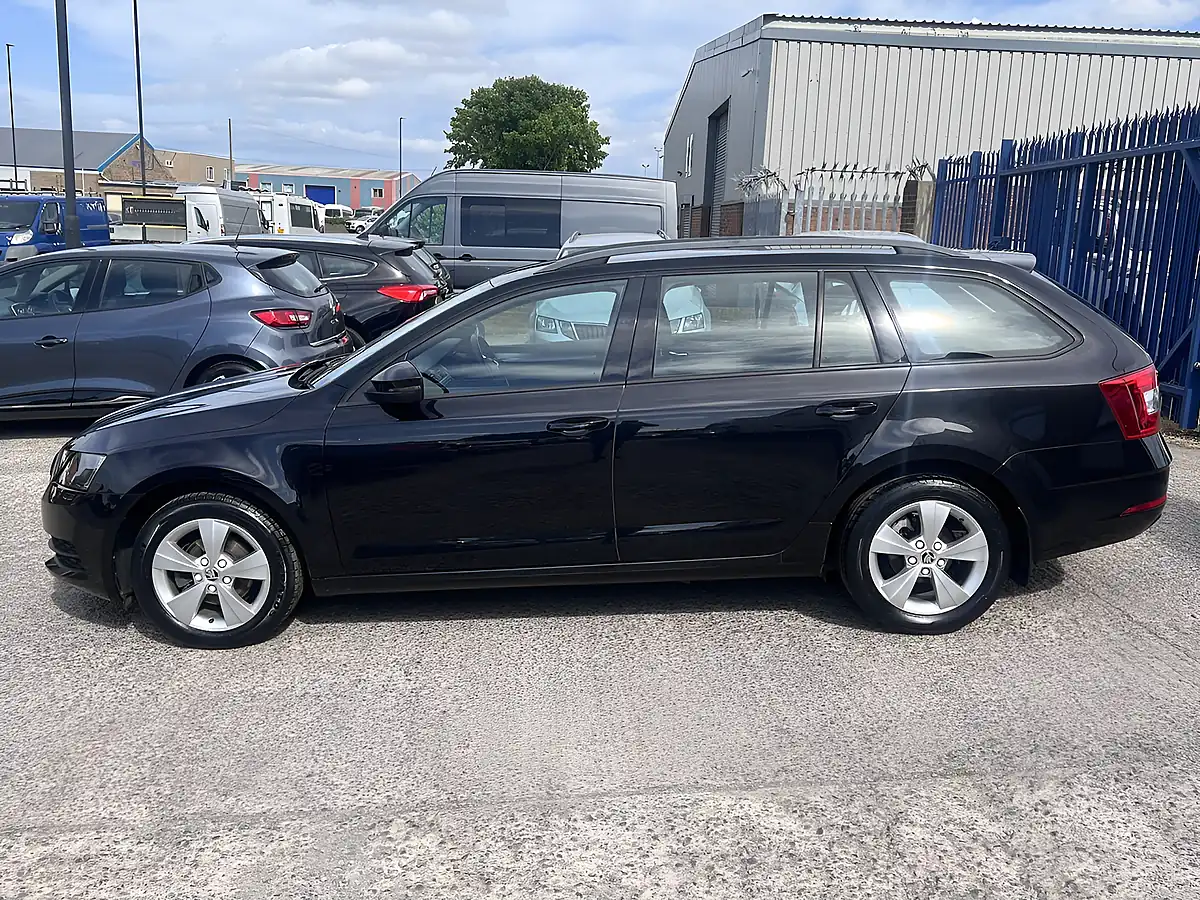 Used 2018 Skoda Octavia S Black Magic Pearl Met - Interior and Exterior details 9