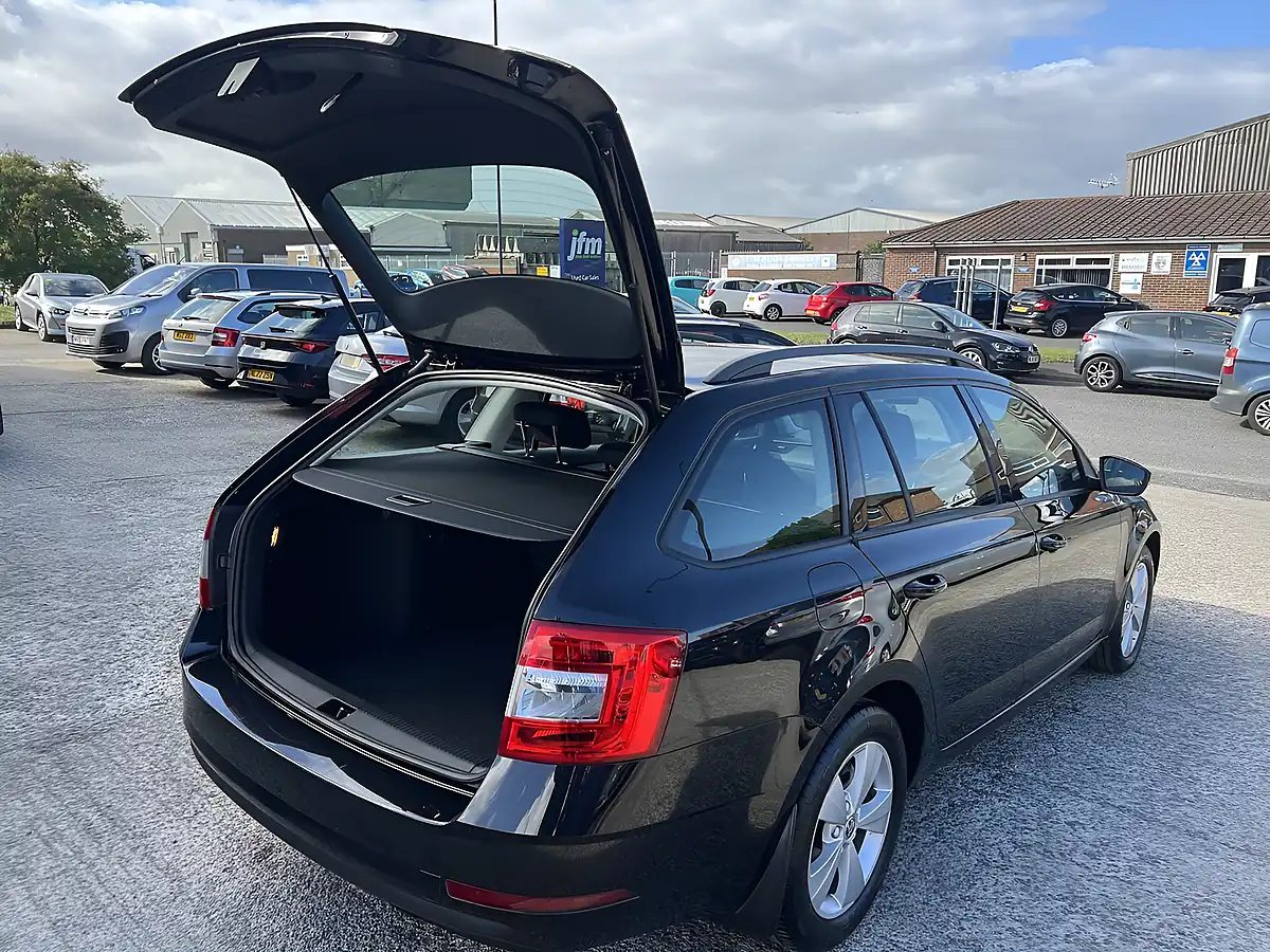 Used 2018 Skoda Octavia S Black Magic Pearl Met - Interior and Exterior details 17