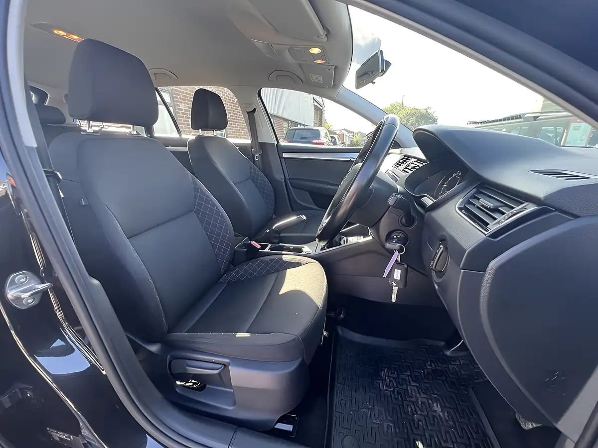 Used 2018 Skoda Octavia S Black Magic Pearl Met - Interior and Exterior details 3