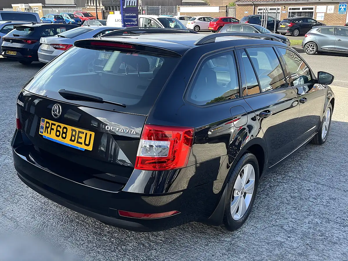 Used 2018 Skoda Octavia S Black Magic Pearl Met - Interior and Exterior details 6