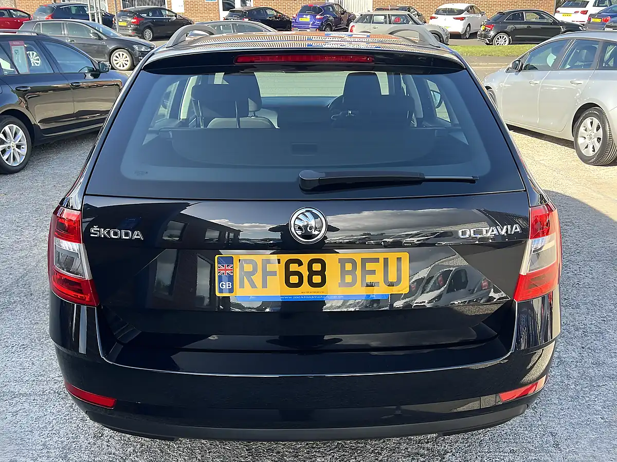 Used 2018 Skoda Octavia S Black Magic Pearl Met - Interior and Exterior details 7