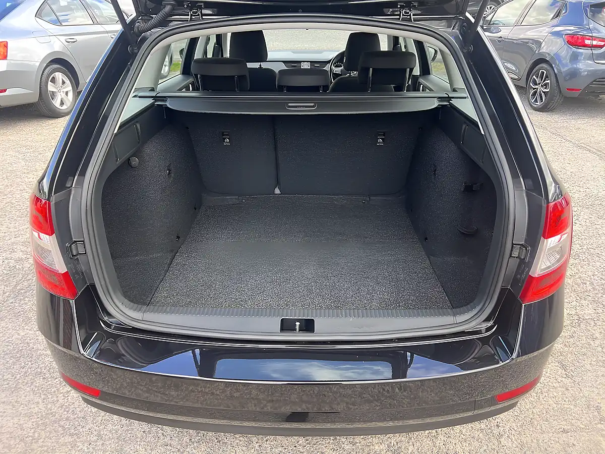 Used 2018 Skoda Octavia S Black Magic Pearl Metallic - Interior and Exterior details 16