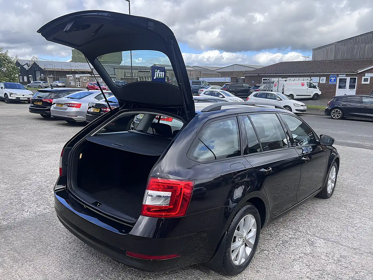 Used 2018 Skoda Octavia S Black Magic Pearl Metallic - Interior and Exterior details 17