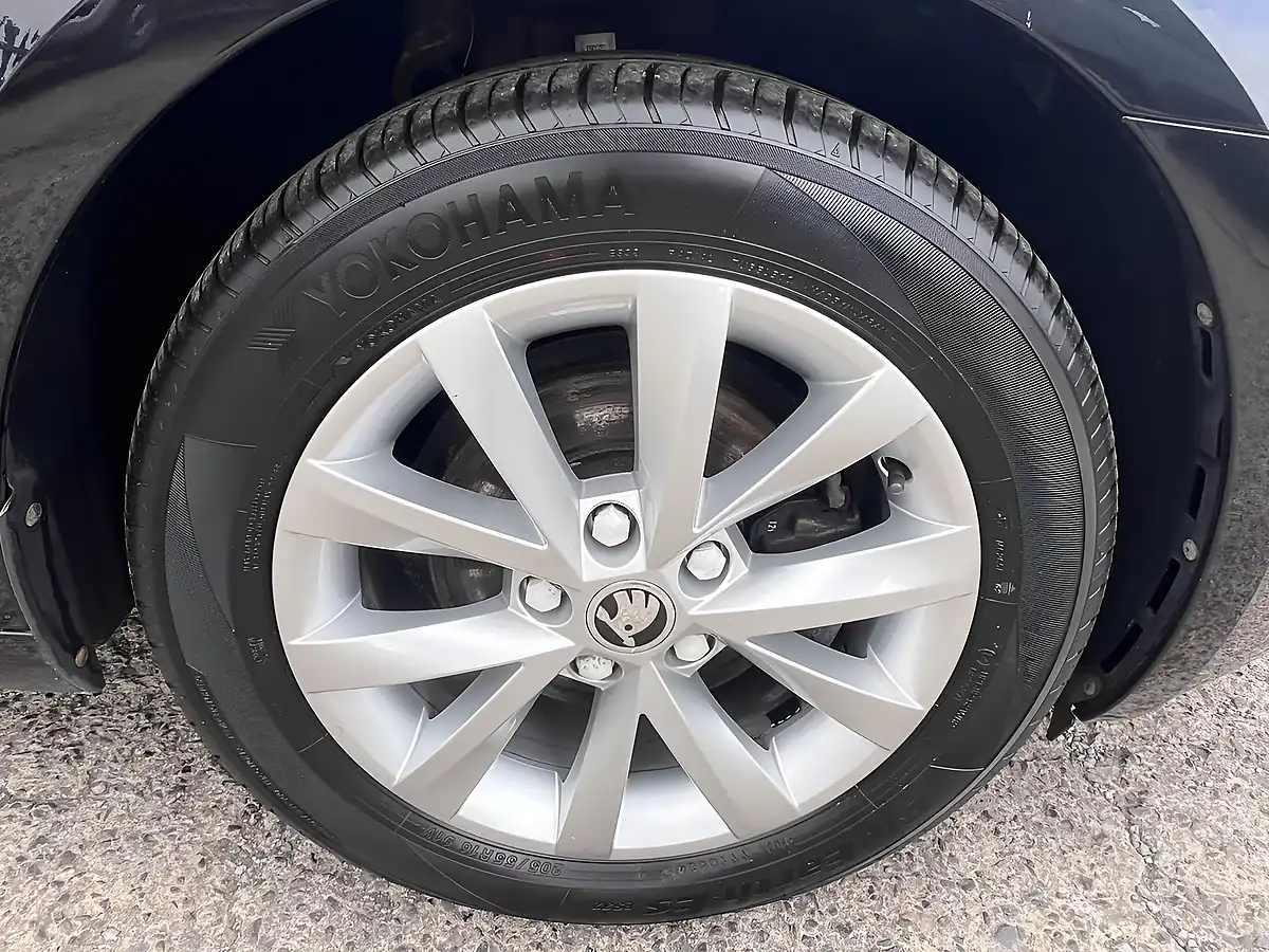 Used 2018 Skoda Octavia S Black Magic Pearl Metallic - Interior and Exterior details 18