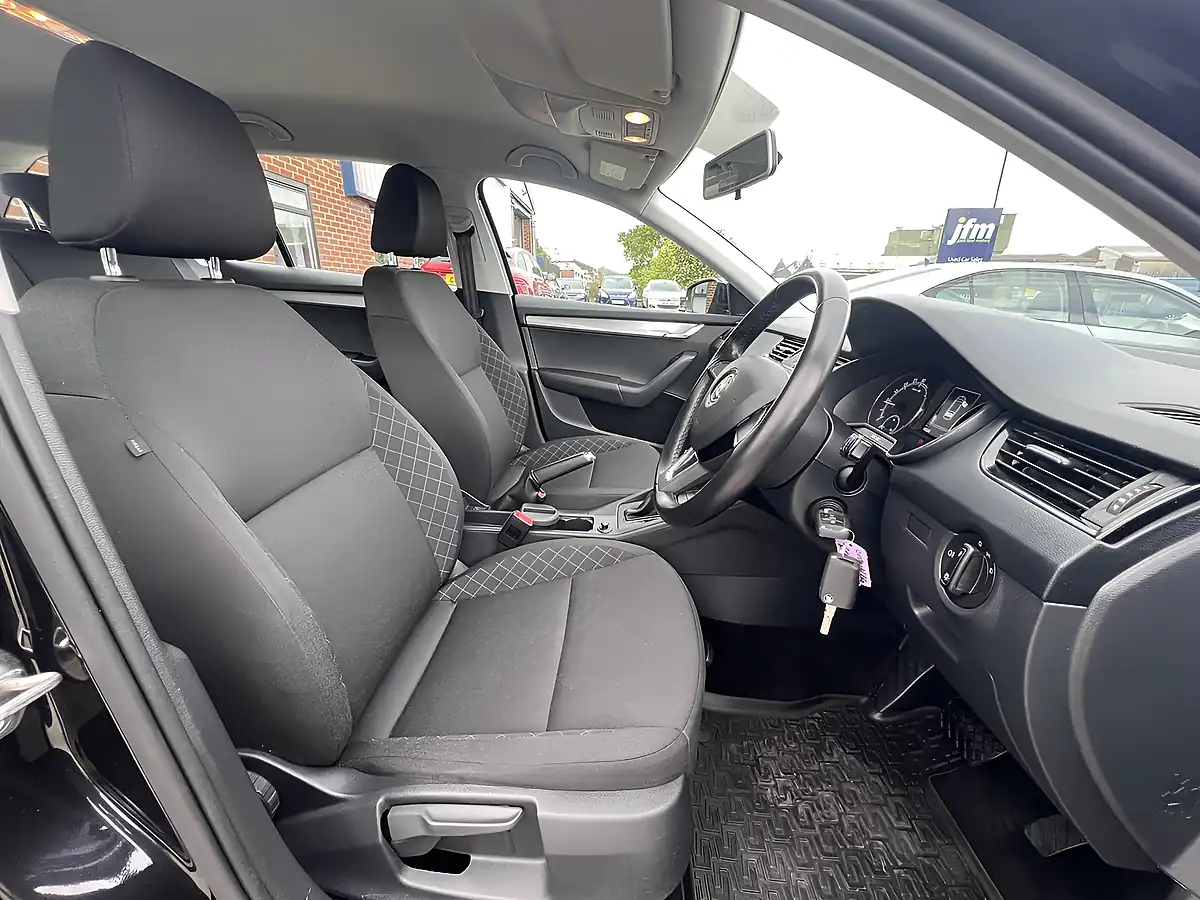Used 2018 Skoda Octavia S Black Magic Pearl Metallic - Interior and Exterior details 3