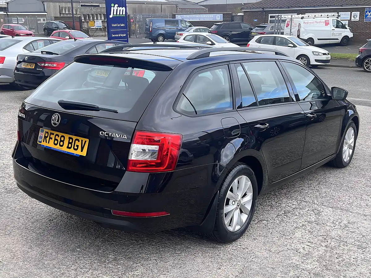Used 2018 Skoda Octavia S Black Magic Pearl Metallic - Interior and Exterior details 6