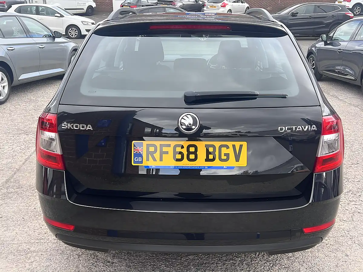 Used 2018 Skoda Octavia S Black Magic Pearl Metallic - Interior and Exterior details 7