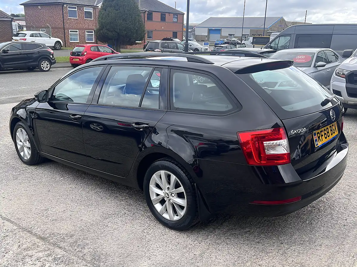 Used 2018 Skoda Octavia S Black Magic Pearl Metallic - Interior and Exterior details 8