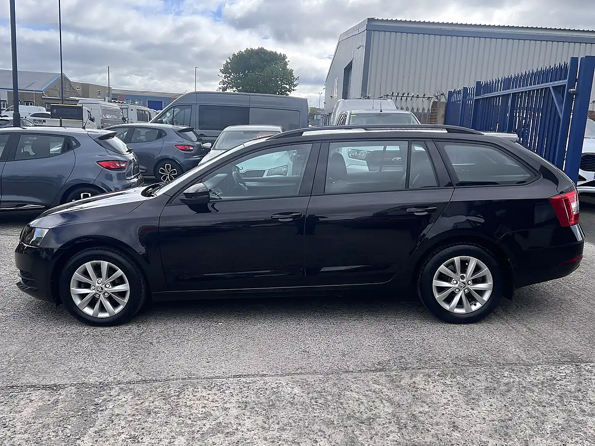 Used 2018 Skoda Octavia S Black Magic Pearl Metallic - Interior and Exterior details 9