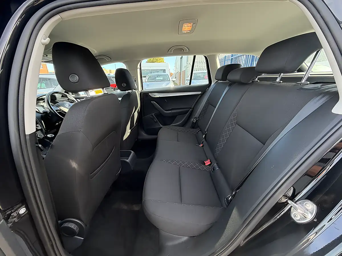 Used 2018 Skoda Octavia S Black Pearl Metallic - Interior and Exterior details 15