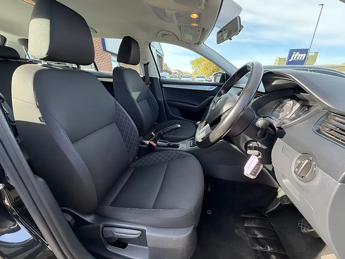 Used 2018 Skoda Octavia S Black Pearl Metallic - Interior and Exterior details 3