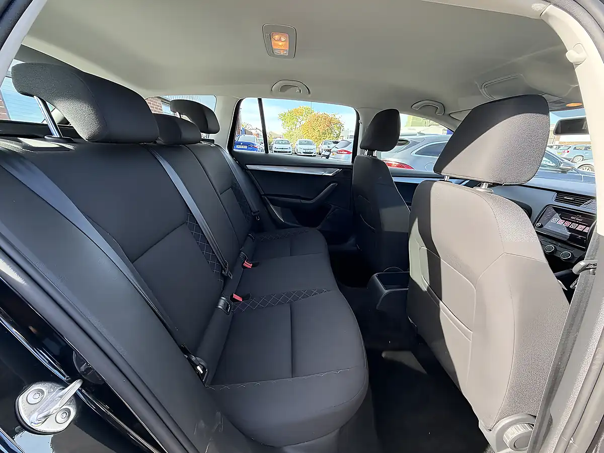 Used 2018 Skoda Octavia S Black Pearl Metallic - Interior and Exterior details 4