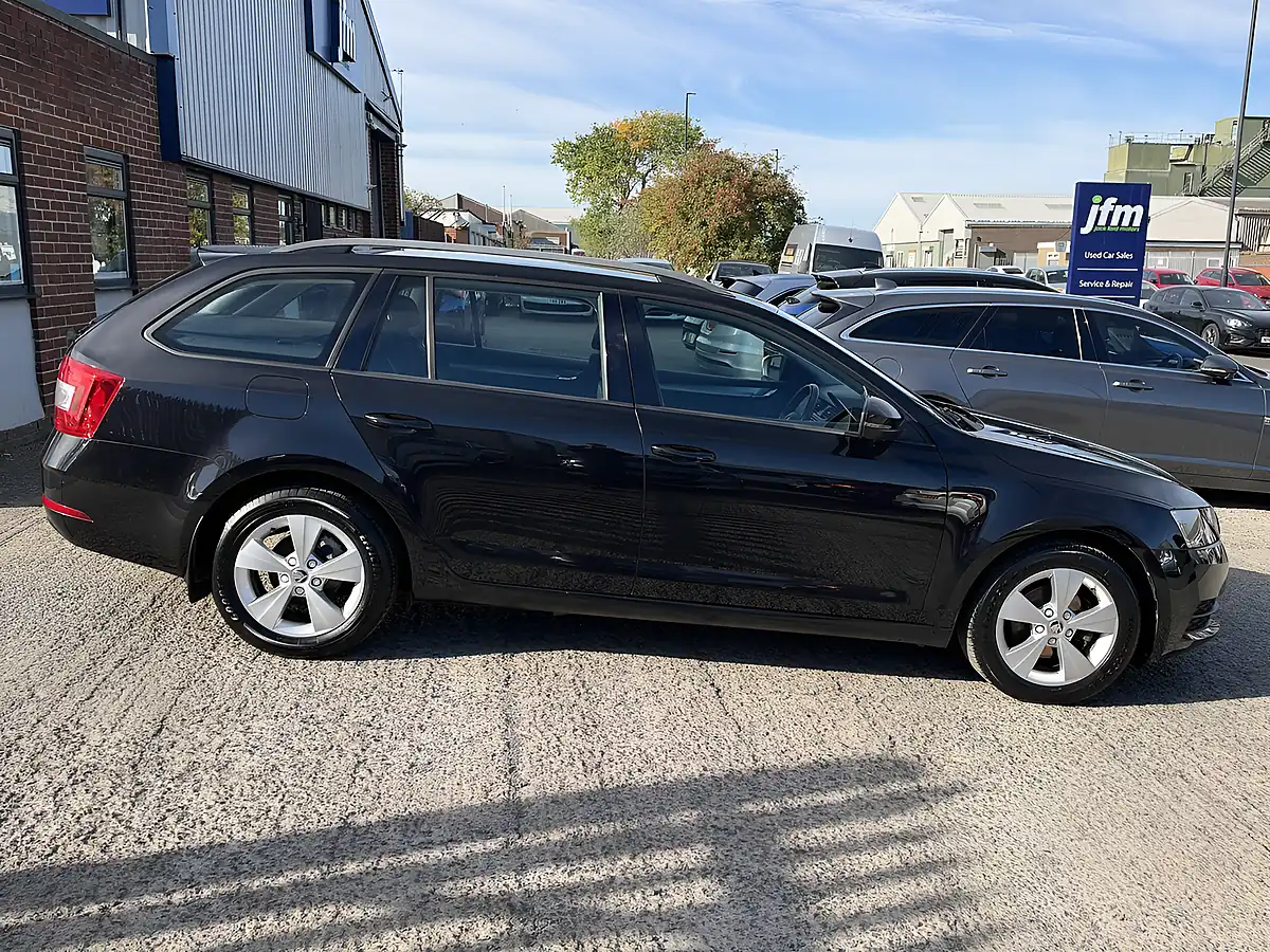 Used 2018 Skoda Octavia S Black Pearl Metallic - Interior and Exterior details 5