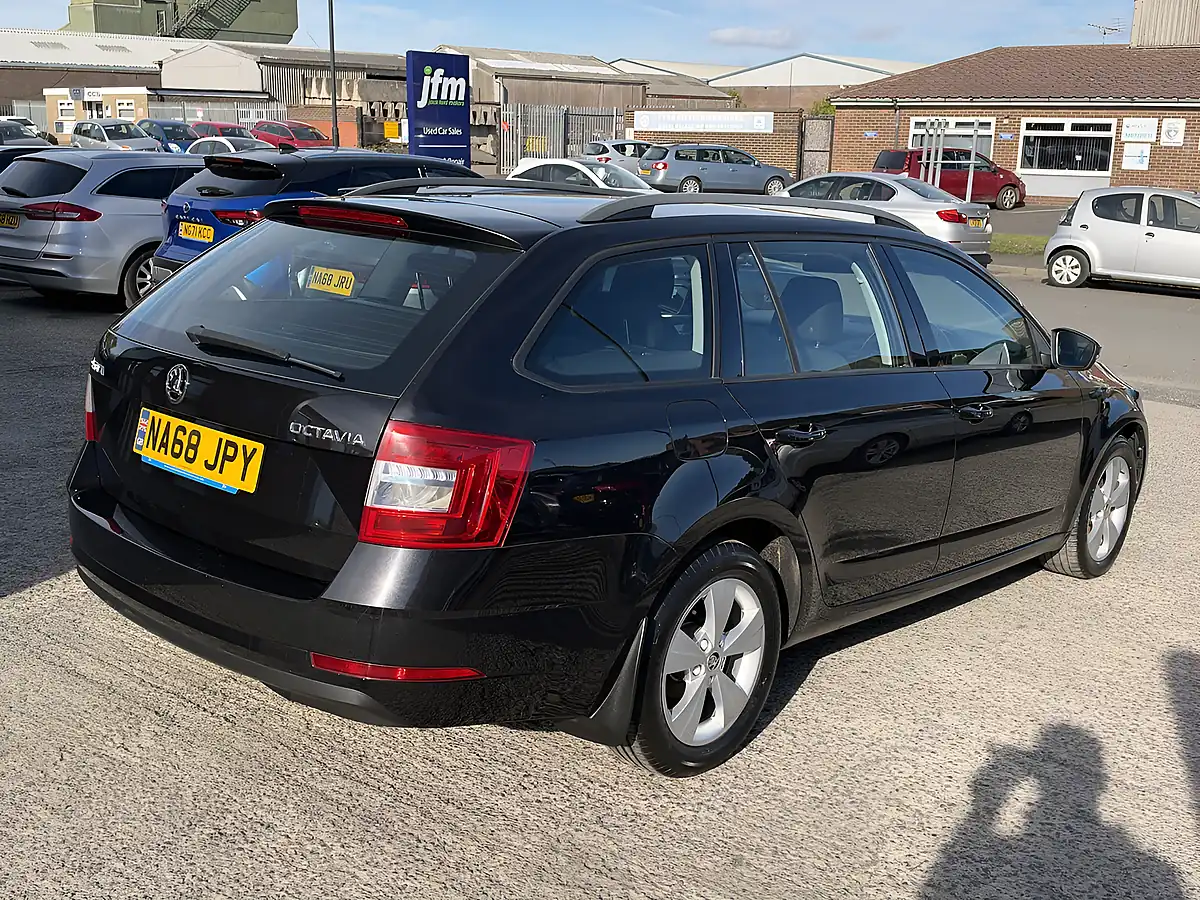 Used 2018 Skoda Octavia S Black Pearl Metallic - Interior and Exterior details 6