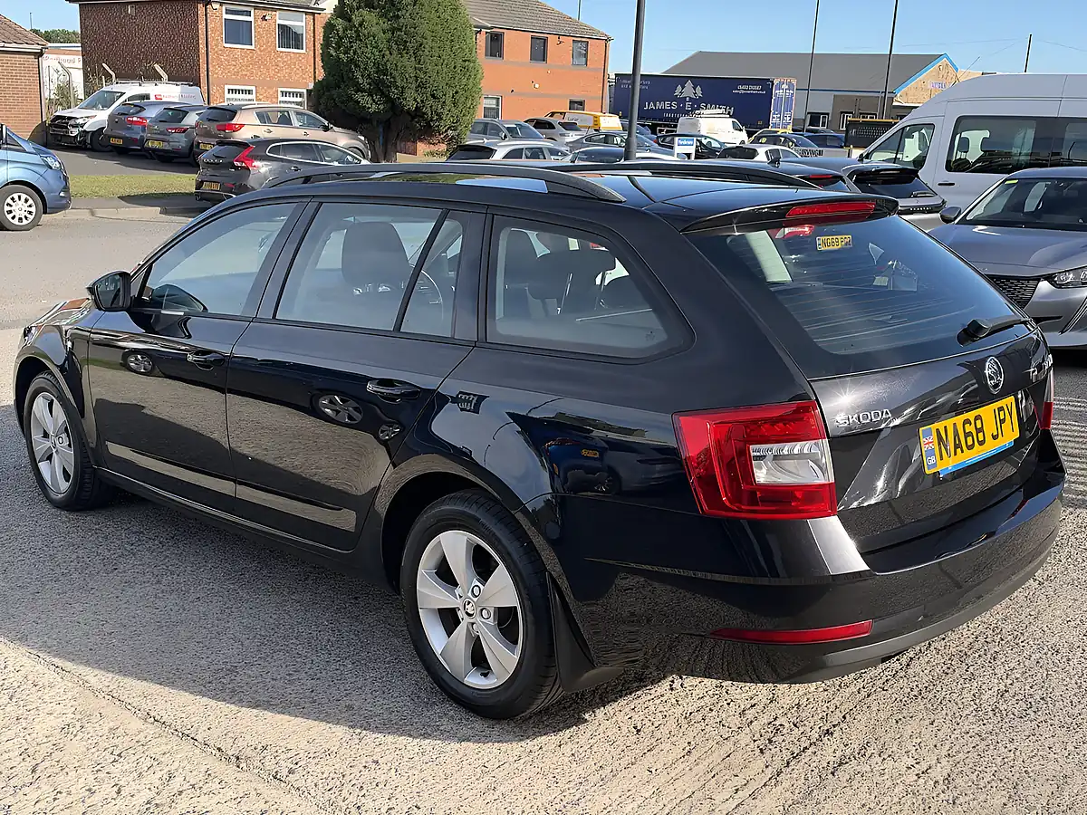 Used 2018 Skoda Octavia S Black Pearl Metallic - Interior and Exterior details 8