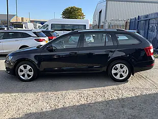 Used 2018 Skoda Octavia S Black Pearl Metallic - Interior and Exterior details 9