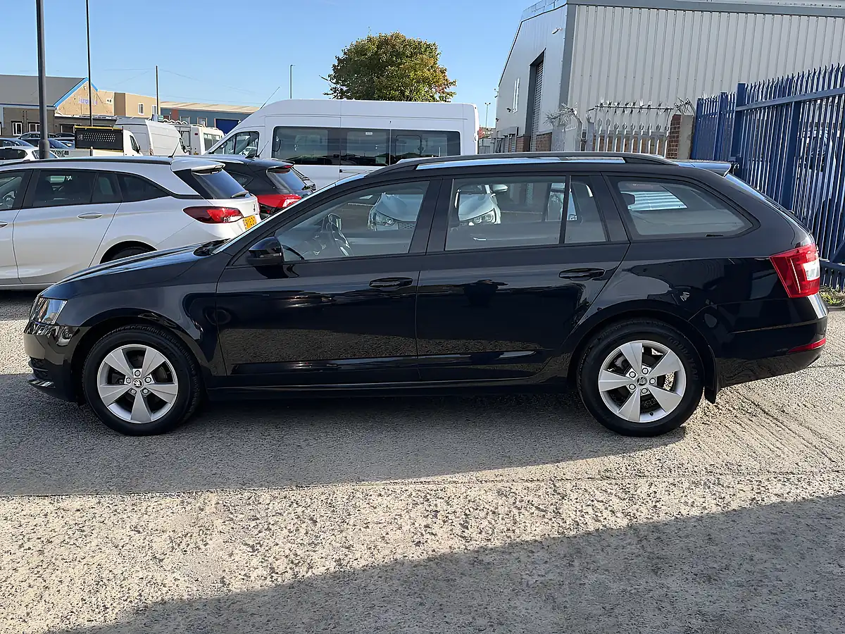 Used 2018 Skoda Octavia S Black Pearl Metallic - Interior and Exterior details 9