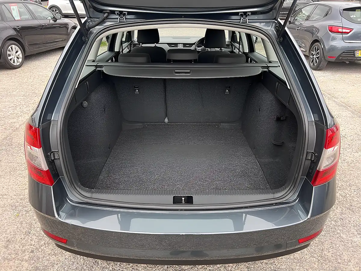 Used 2018 Skoda Octavia S Quartz Grey Met - Interior and Exterior details 14