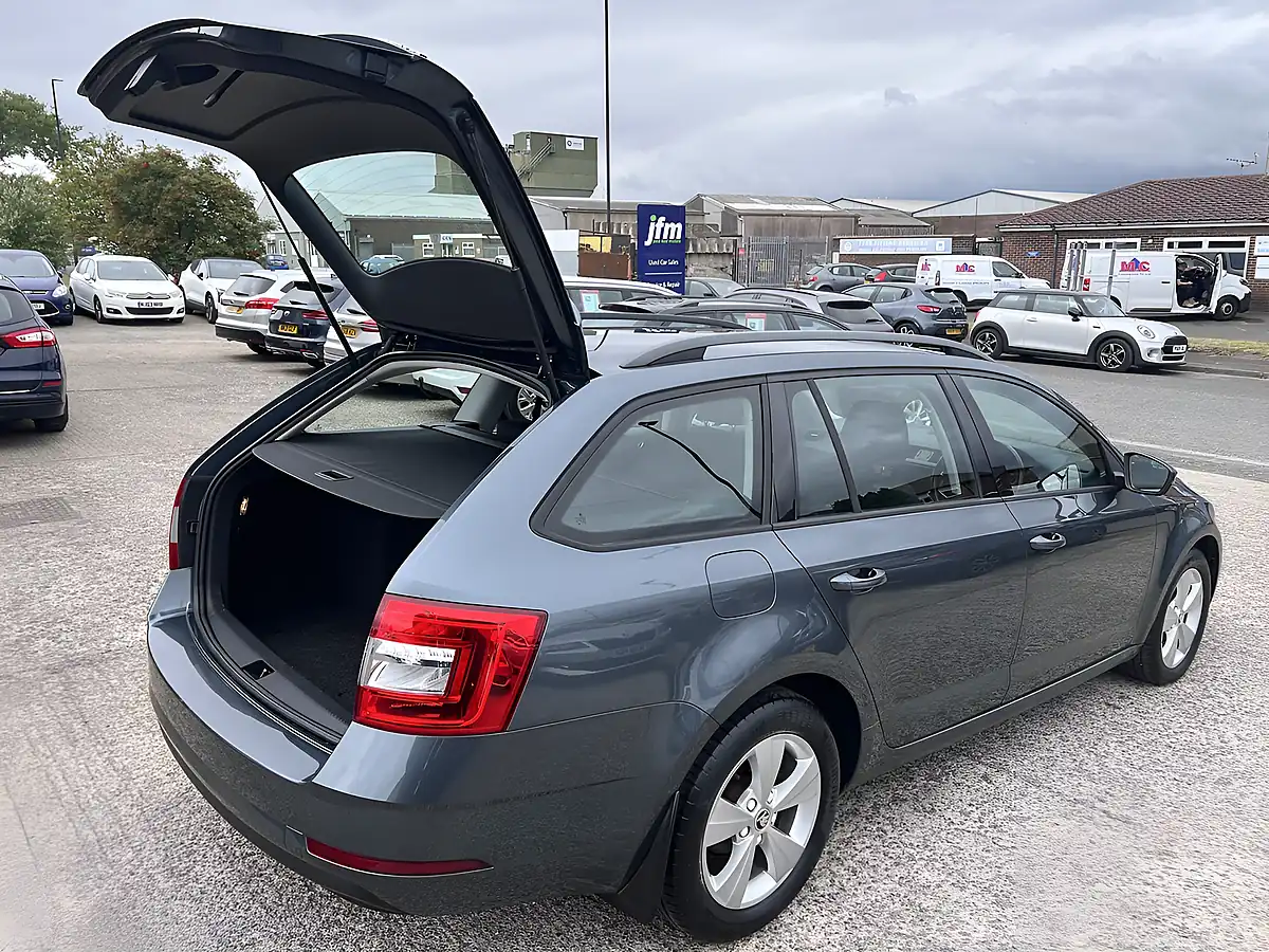 Used 2018 Skoda Octavia S Quartz Grey Met - Interior and Exterior details 15