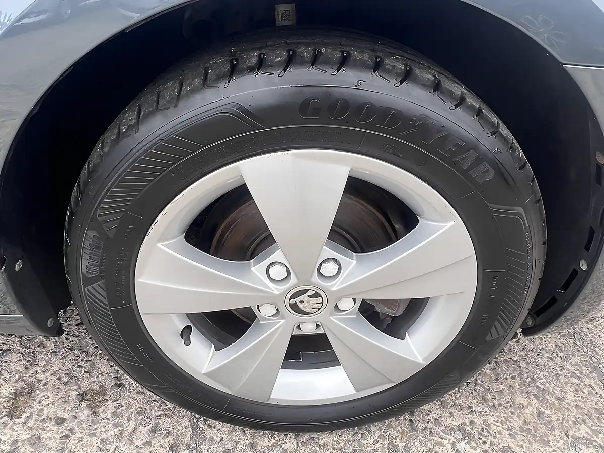Used 2018 Skoda Octavia S Quartz Grey Met - Interior and Exterior details 16