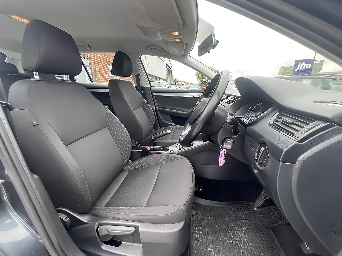 Used 2018 Skoda Octavia S Quartz Grey Met - Interior and Exterior details 3