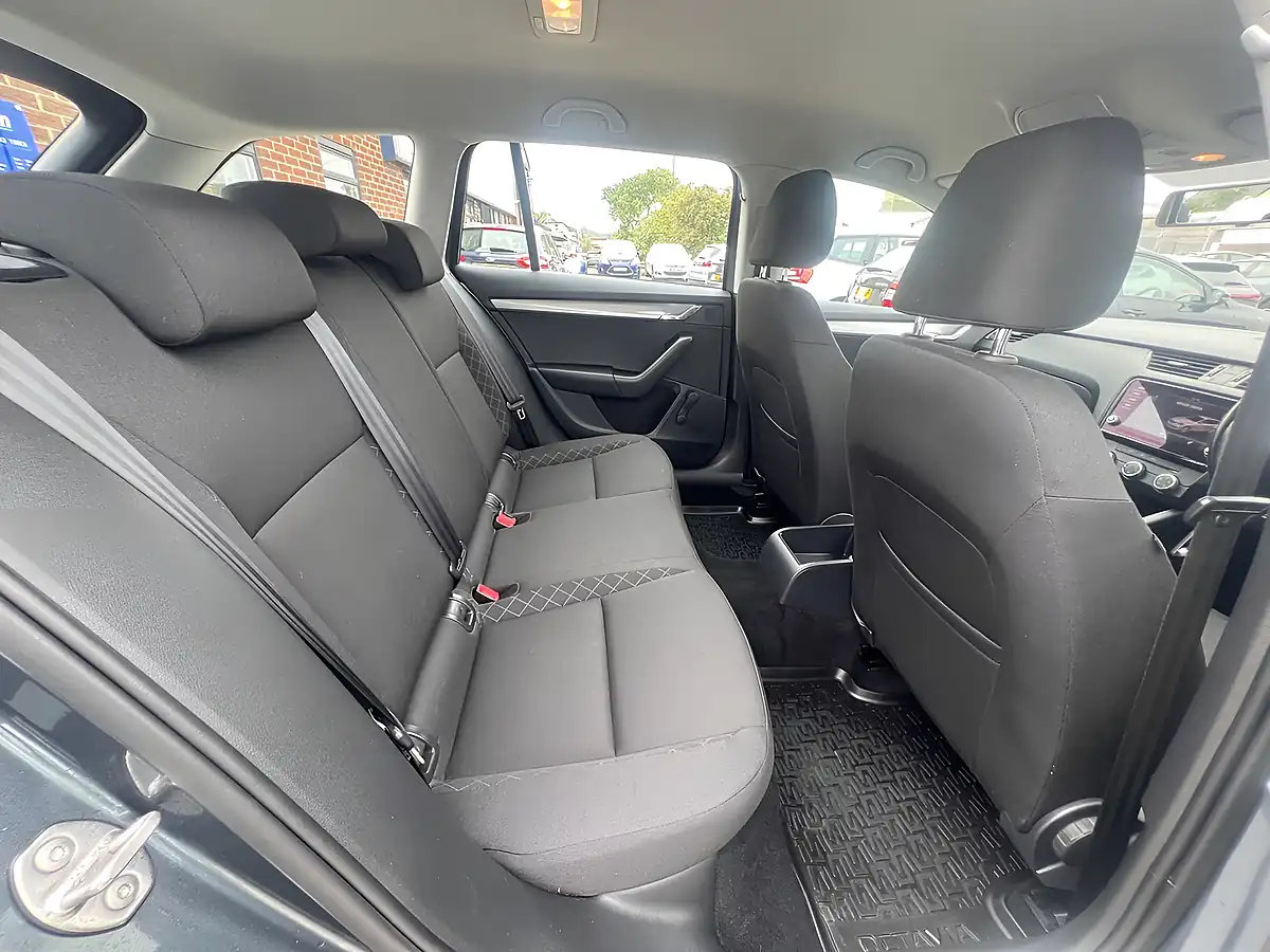 Used 2018 Skoda Octavia S Quartz Grey Met - Interior and Exterior details 4