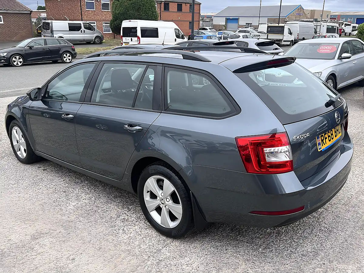 Used 2018 Skoda Octavia S Quartz Grey Met - Interior and Exterior details 8