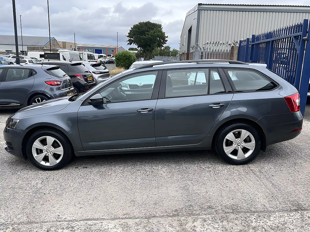Used 2018 Skoda Octavia S Quartz Grey Met - Interior and Exterior details 9
