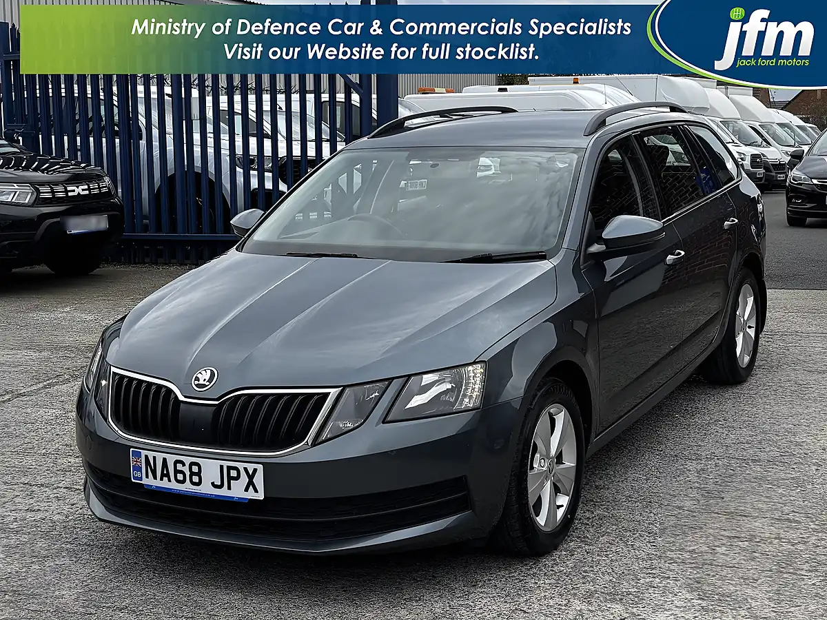 Used 2018 Skoda Octavia S Quartz Grey Metallic - Interior and Exterior details 10