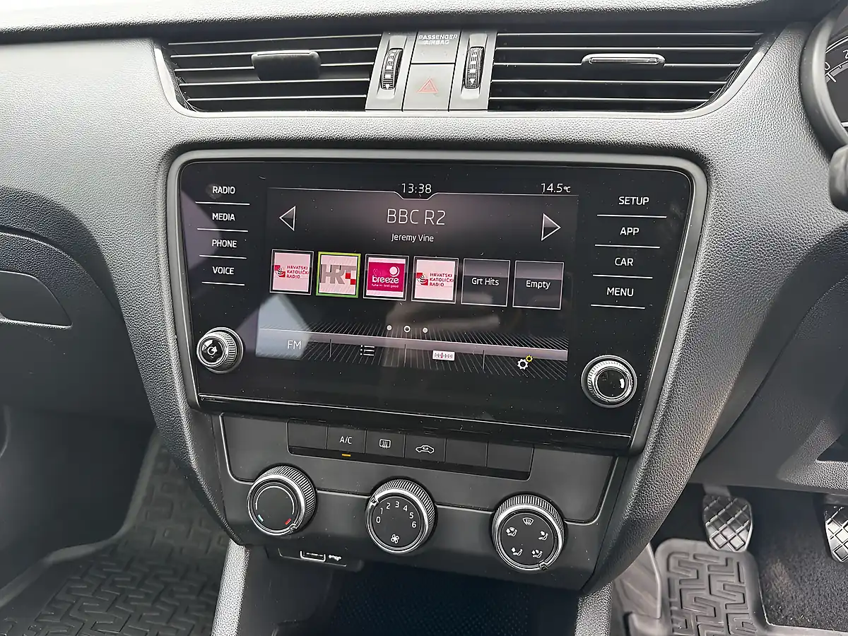 Used 2018 Skoda Octavia S Quartz Grey Metallic - Interior and Exterior details 13