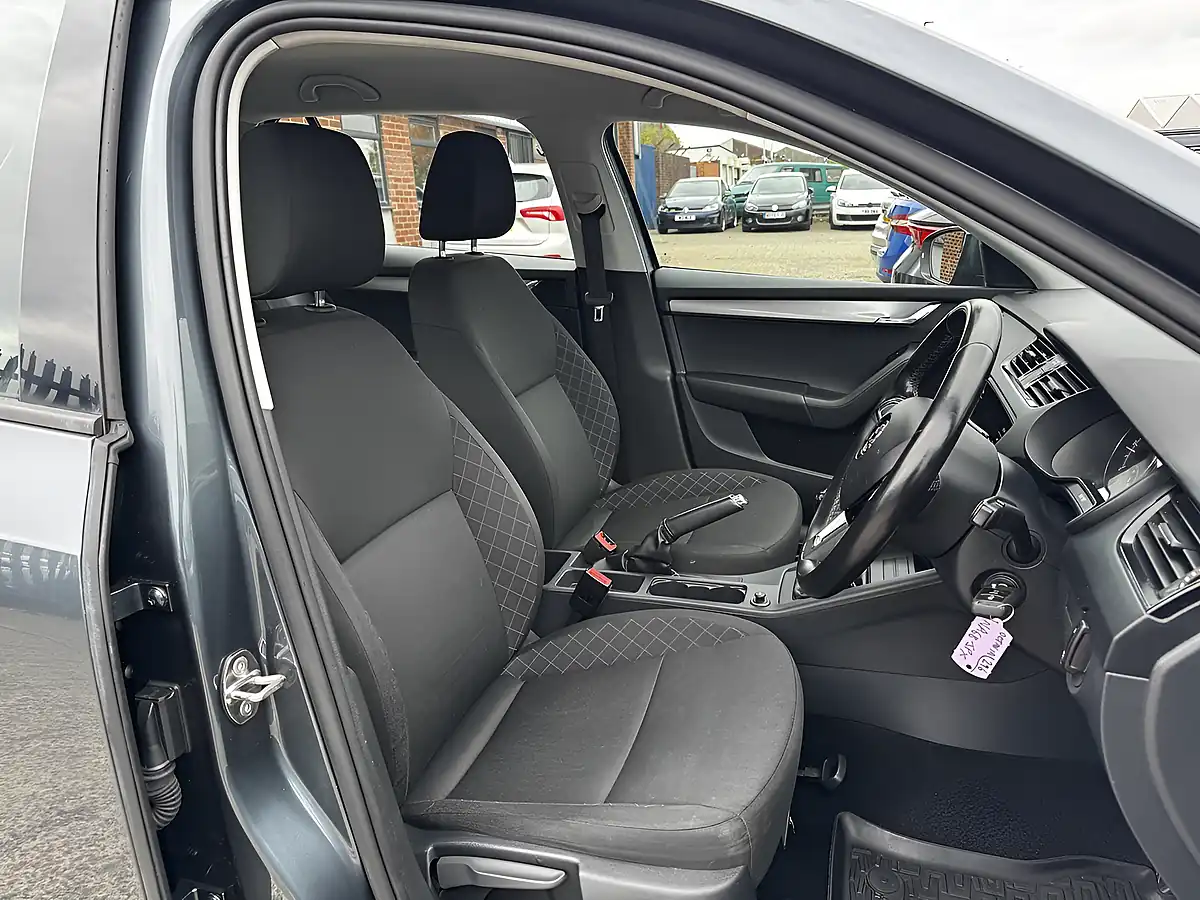 Used 2018 Skoda Octavia S Quartz Grey Metallic - Interior and Exterior details 14