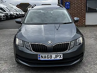 Used 2018 Skoda Octavia S Quartz Grey Metallic - Interior and Exterior details 18
