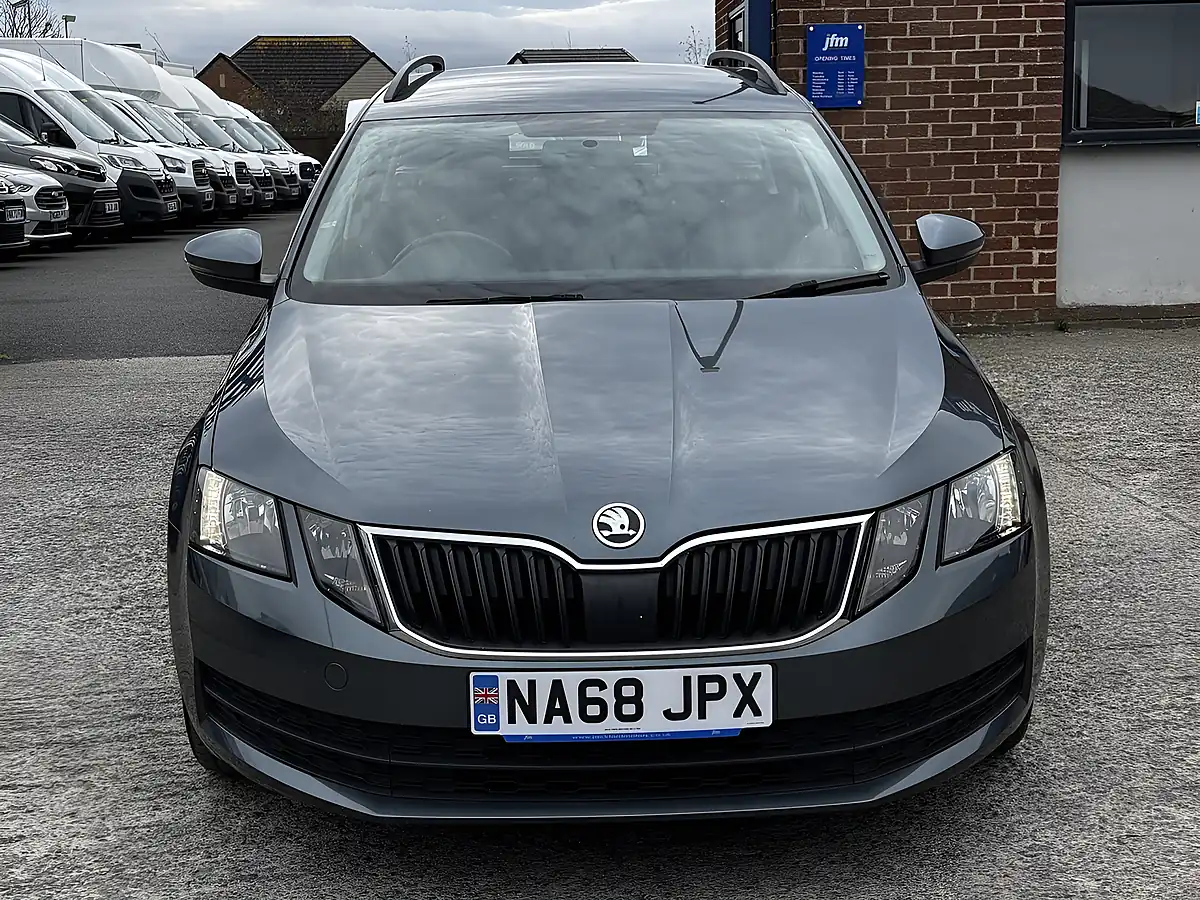 Used 2018 Skoda Octavia S Quartz Grey Metallic - Interior and Exterior details 18