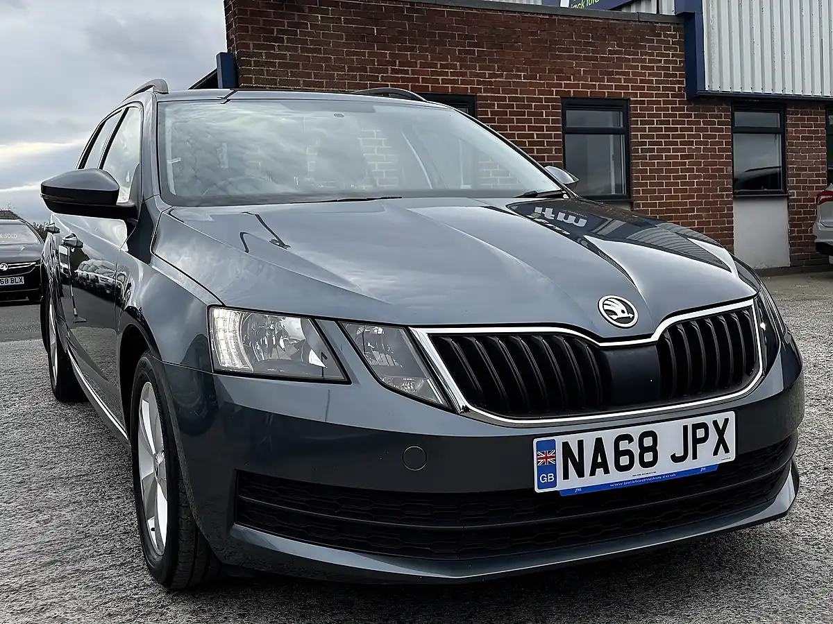 Used 2018 Skoda Octavia S Quartz Grey Metallic - Interior and Exterior details 19