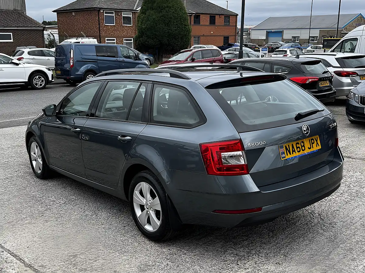 Used 2018 Skoda Octavia S Quartz Grey Metallic - Interior and Exterior details 7